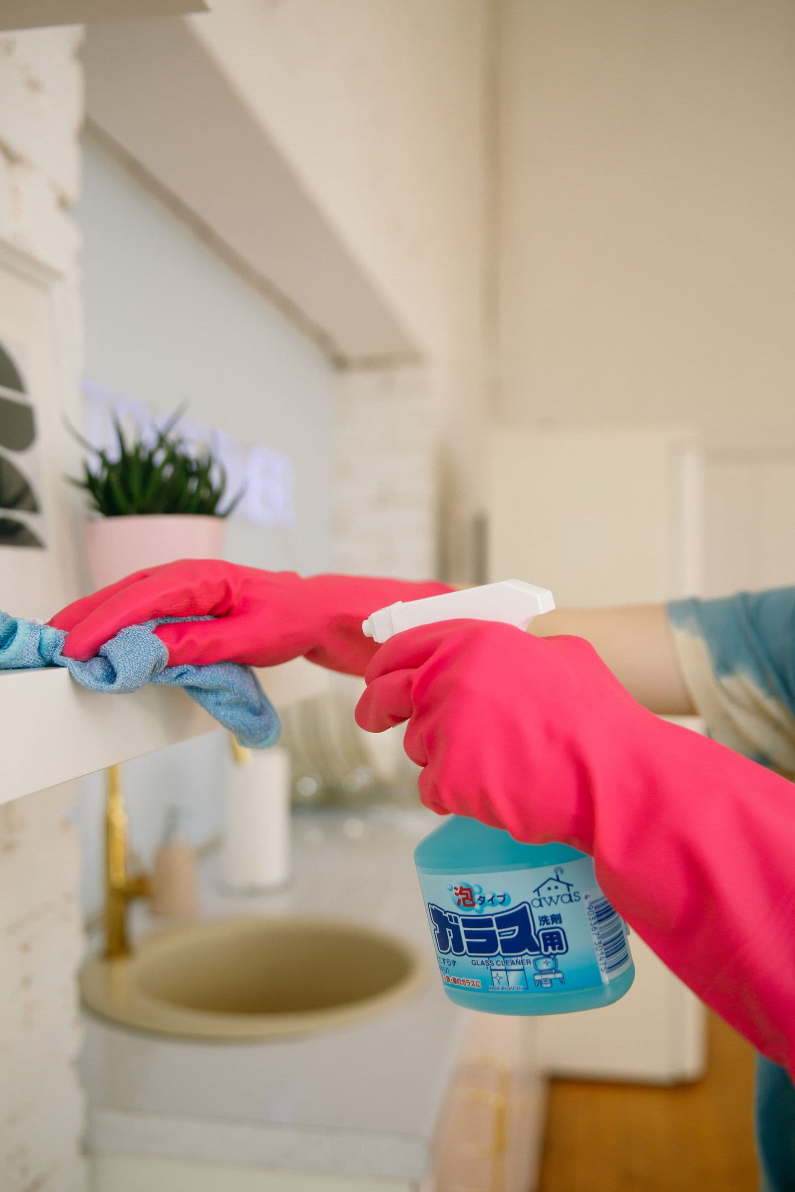 Cleaning a home surface